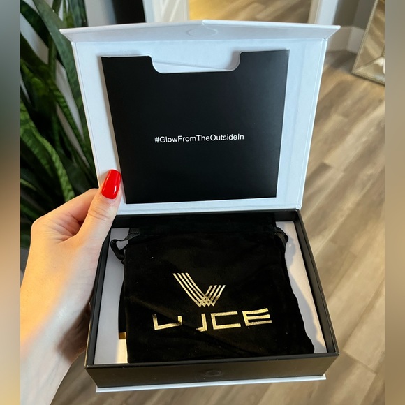 Luce Beauty LUCE180 Facial Cleansing and Anti-Aging Device - Picture 4 of 13